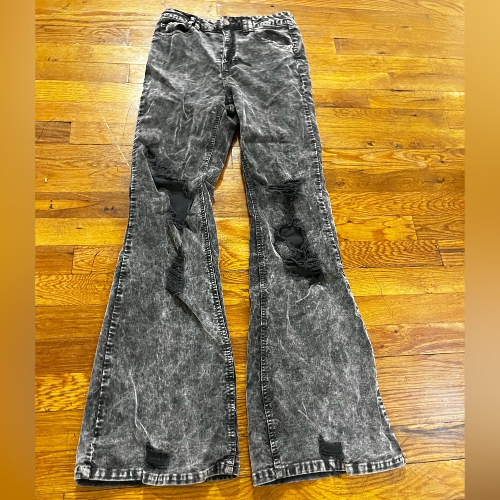 Grey ripped flared jeans! 🩶